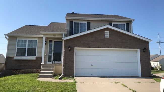 Primary Photo - Springhill Multi-Level