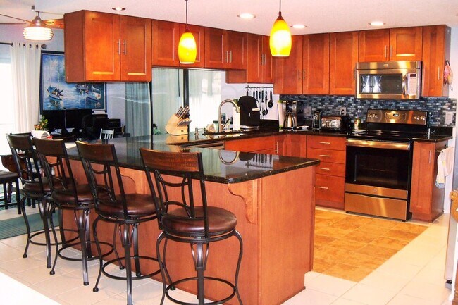 Building Photo - Seasonal Rental