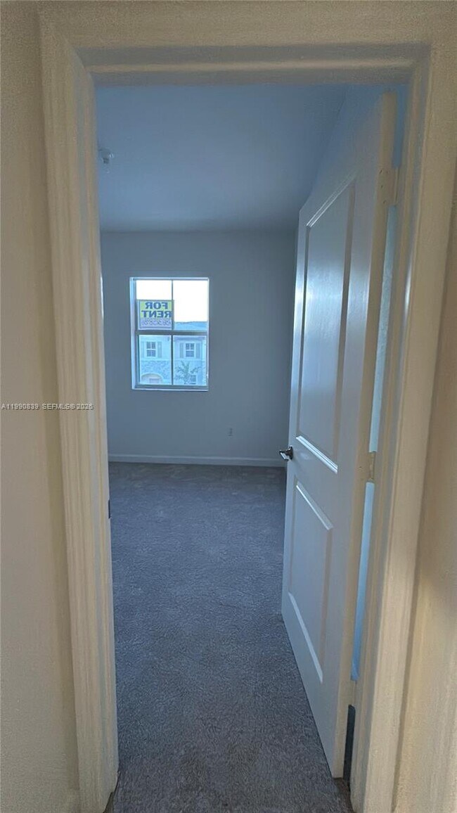 Building Photo - $2,499 2889 SE 25rd