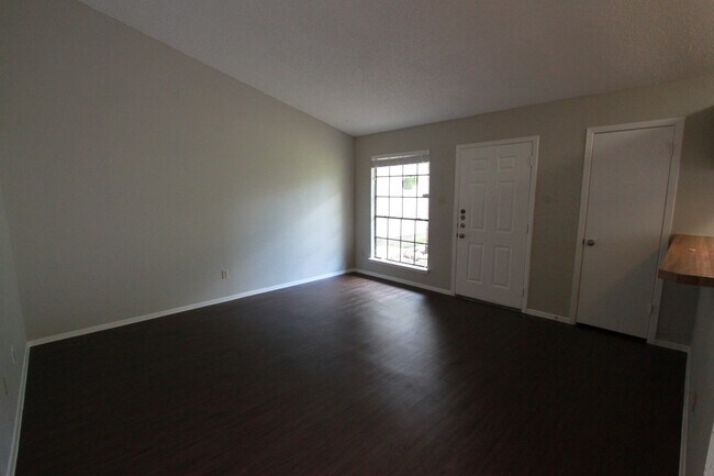 Building Photo - 11603 Poplar Cove