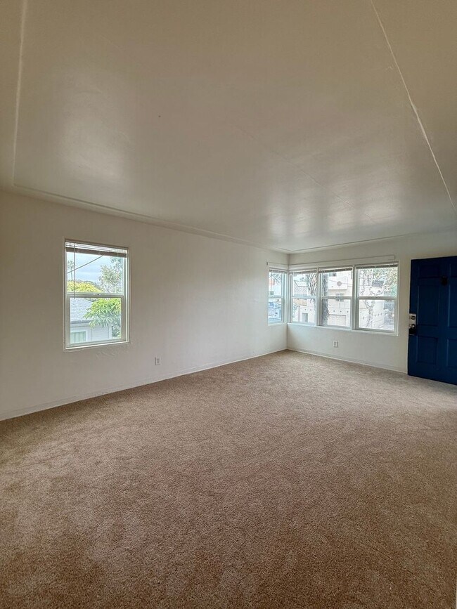Building Photo - Mission Beach 1 Bedroom