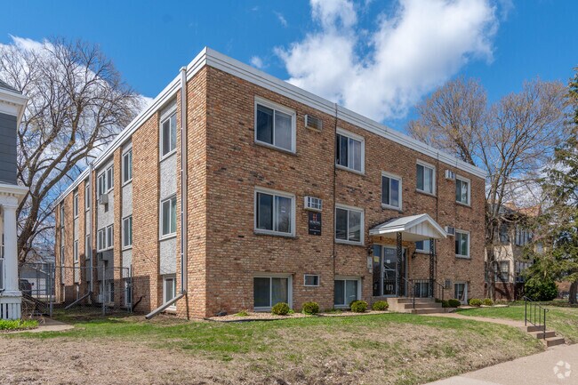 Building Photo - 2712 Pillsbury Ave