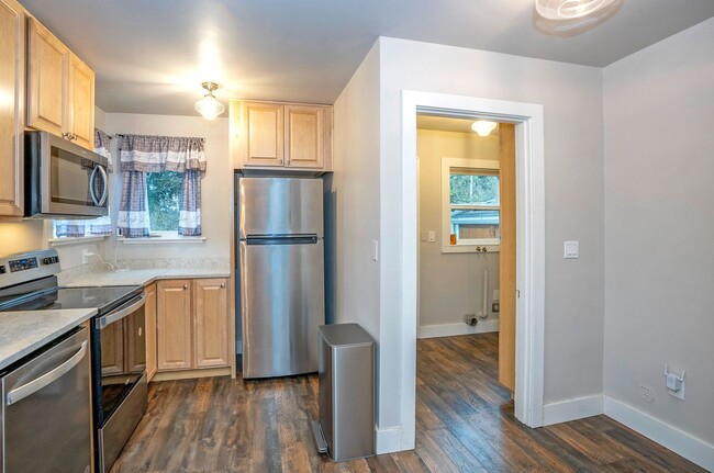 Building Photo - Prime Fircrest Location — Comfortable 2-Bedroom Home for Rent