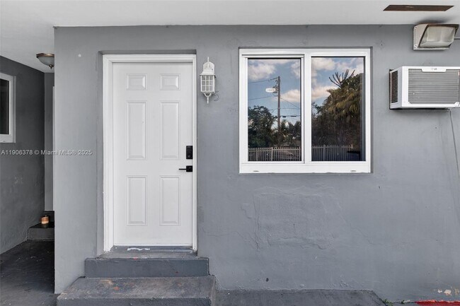 Building Photo - 1864 NW 28th St