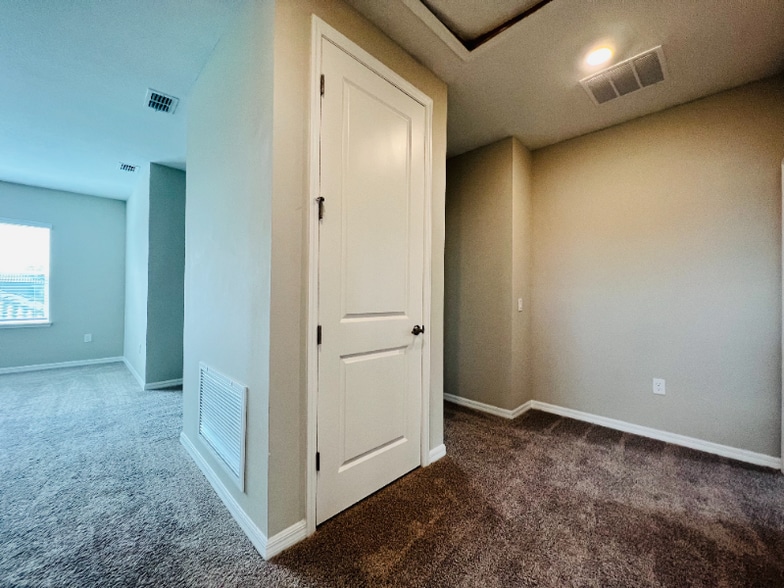 Building Photo - 3902 Rose Mallow Dr