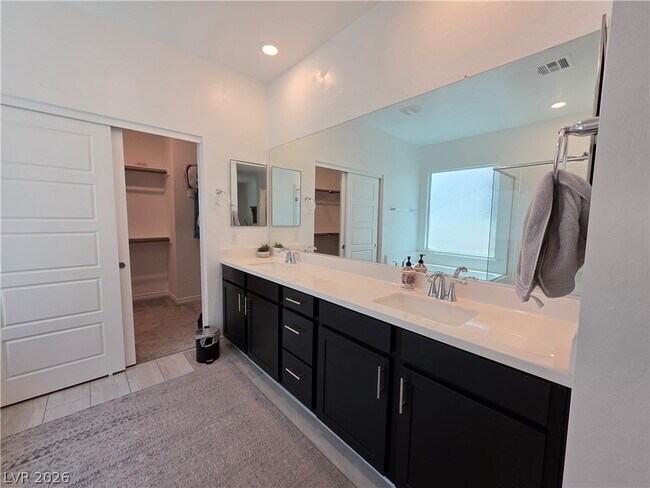 Building Photo - 2990 Overlook Brk St