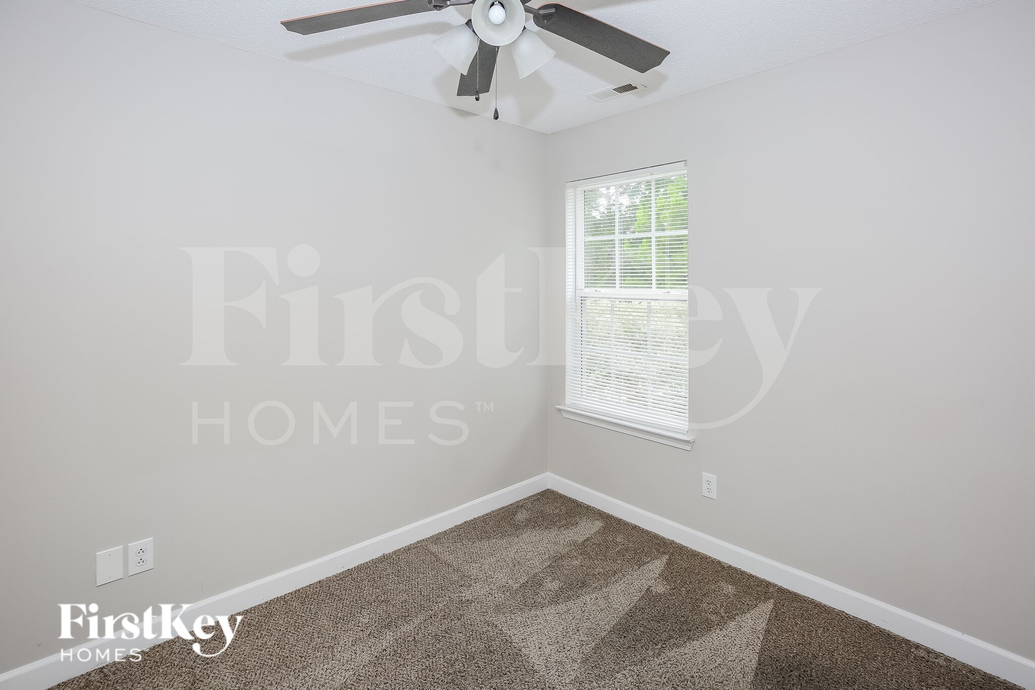 Building Photo - 9143 Simonton Dr