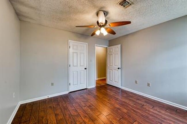 Building Photo - 114 S Mitchell St