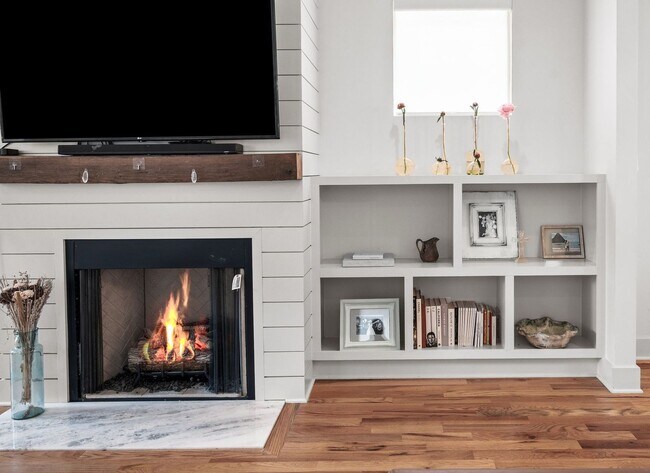 Building Photo - Stunning 3BE/3BA in one of Nashville's hottest neighborhood, The Nations!
