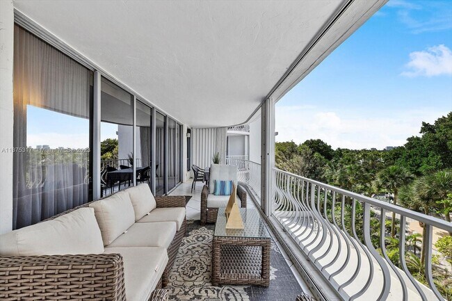 Building Photo - 10155 Collins Ave