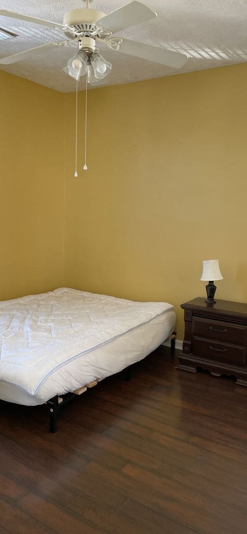 Building Photo - Special! First month free! Updated 2 bedroom/2 bath condo in River Oaks