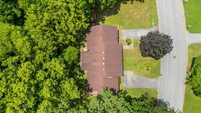 Building Photo - 7742 Holiday Hills Cir