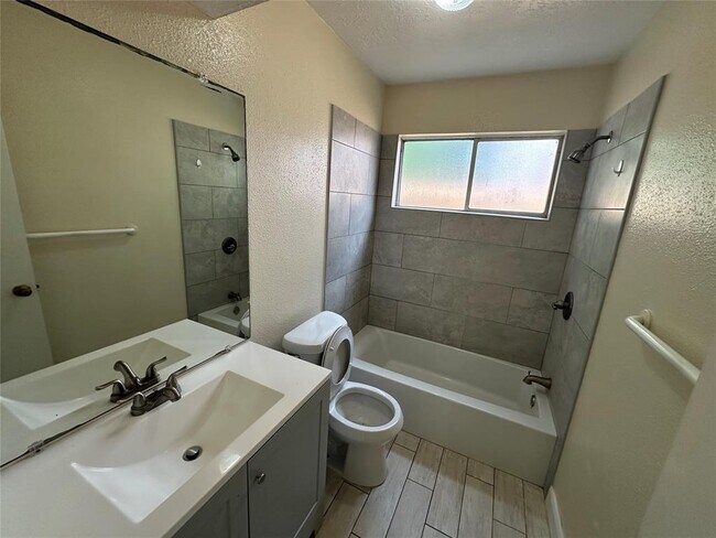 Building Photo - 17107 Bougainvilla Ln