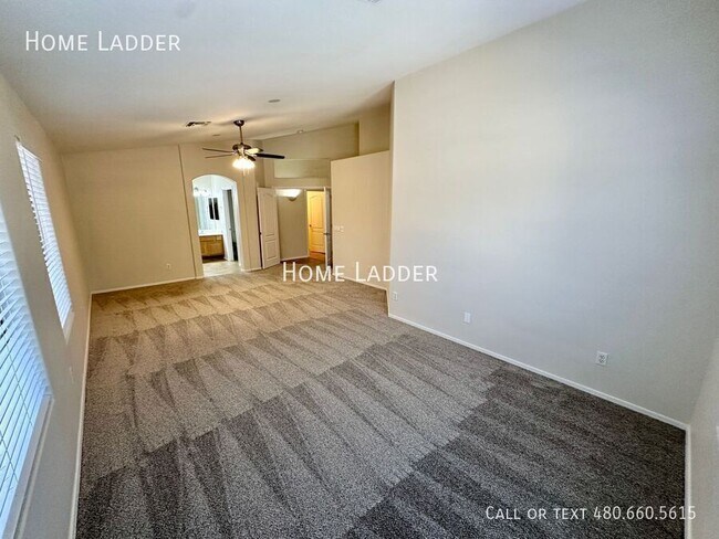 Building Photo - 1028 S Roca St