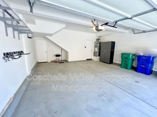 Building Photo - 532 Calle Vibrante