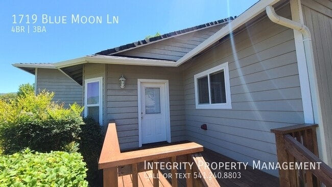 Building Photo - 1719 Blue Moon Ln