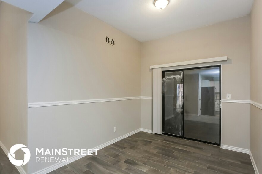 Building Photo - 1420 Paintbrush St