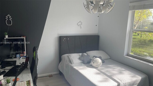 Building Photo - 10138 Royal Palm Blvd