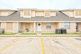 Building Photo - 8911 McPherson Rd