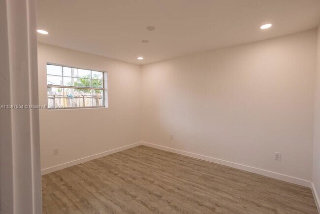 Building Photo - Hope Street, Hollywood, FL 33024 - 4 BR 2 ...