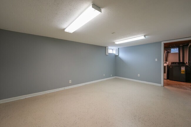 Building Photo - BEAUTIFUL CAPE COD IN BLUEGRASS ESTATES