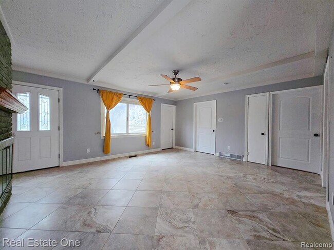 Building Photo - 2287 Strader Dr