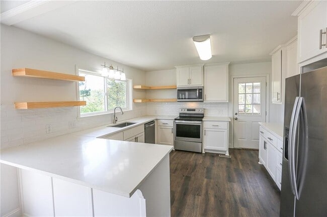 Building Photo - 42 Hope Dr