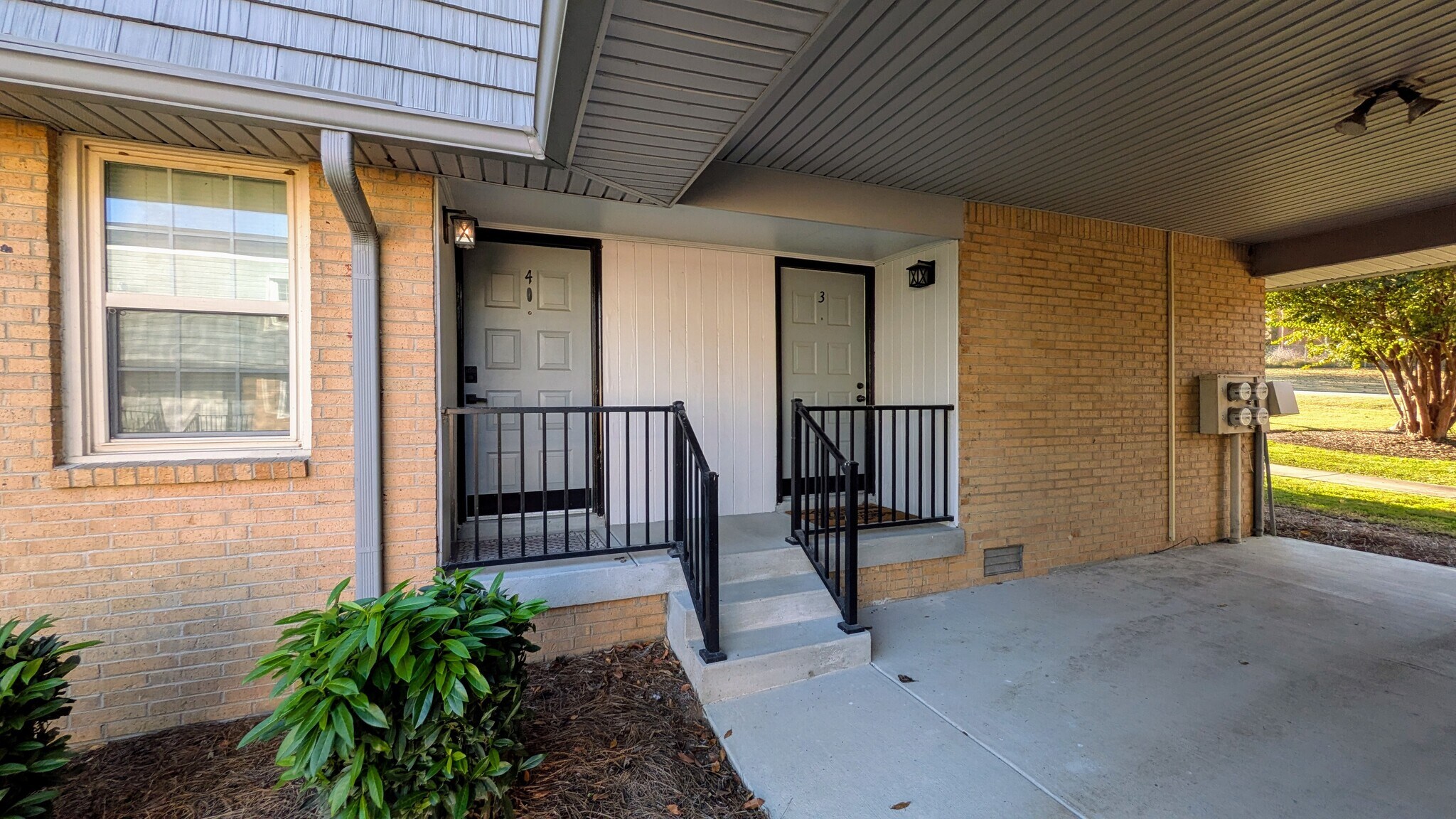 Courtyard Entrance - 510 Basswood Ave