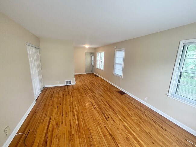Building Photo - 2839 Virginia Ave S