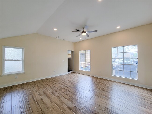 Building Photo - 1502 S Market St