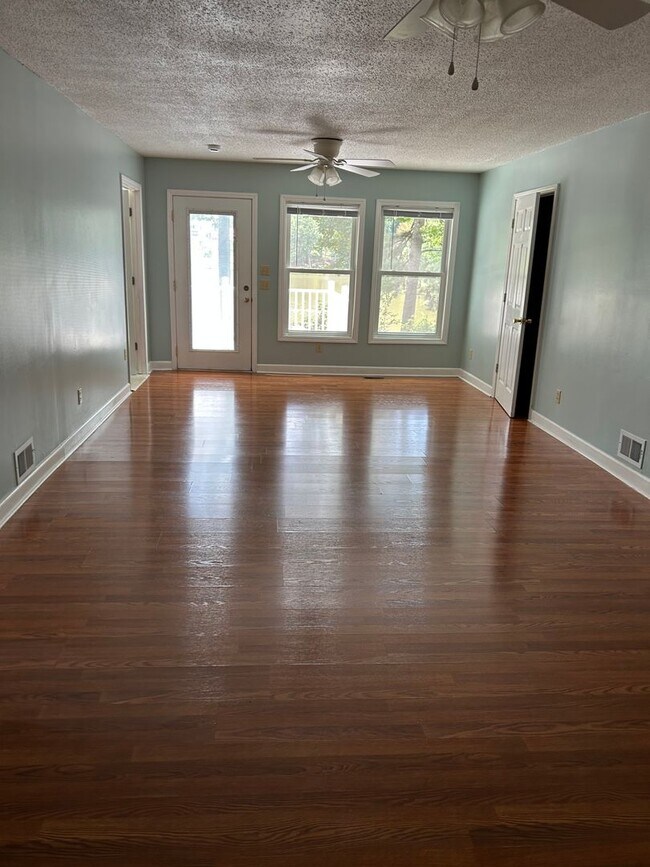 Building Photo - Lakefront Living with Style and Space