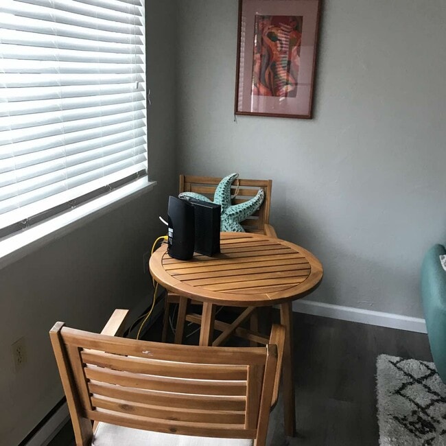 Building Photo - 30 Fern St