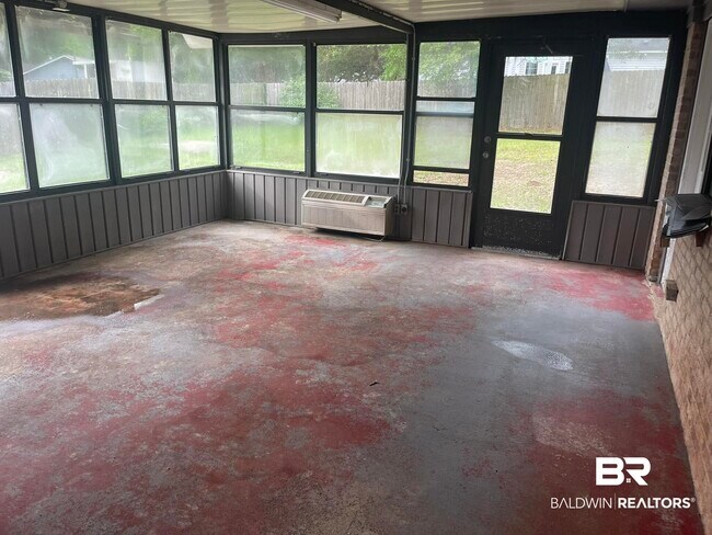 Building Photo - 107 Brentwood Dr