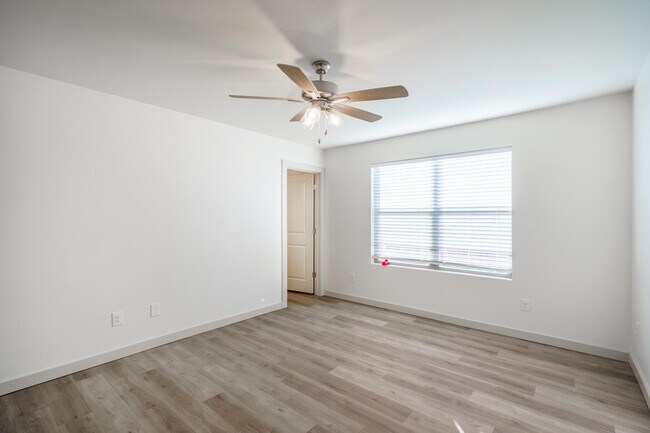 Building Photo - 3622 E 3rd Pl