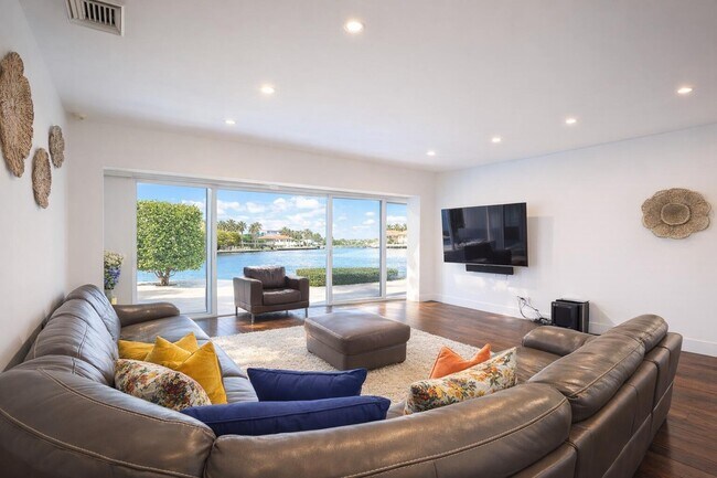 Building Photo - 3018 NE 26th St