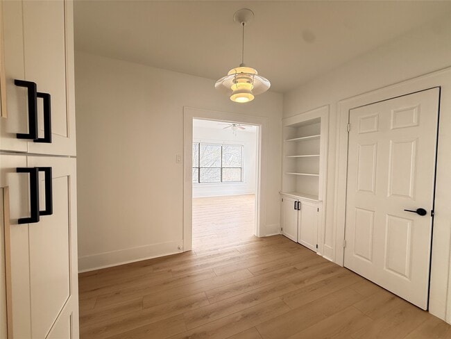 Building Photo - 1201 W Gray St