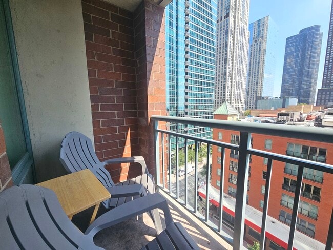 Building Photo - 480 N McClurg Ct
