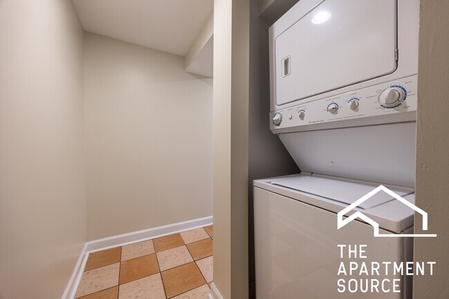 Building Photo - 2852 N Kedzie Ave