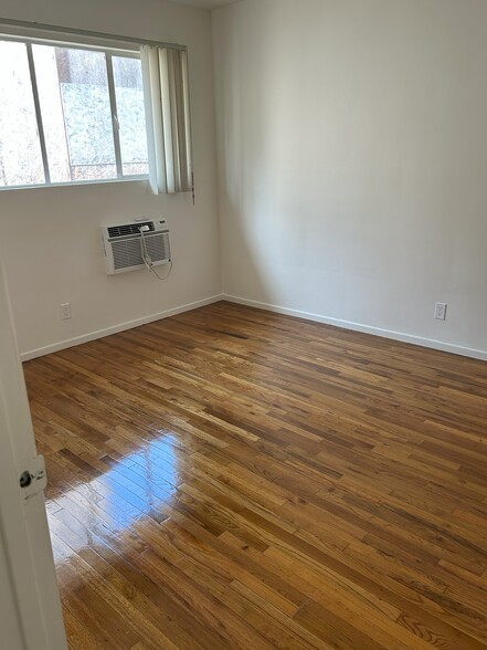 AC - 7704 Romaine St