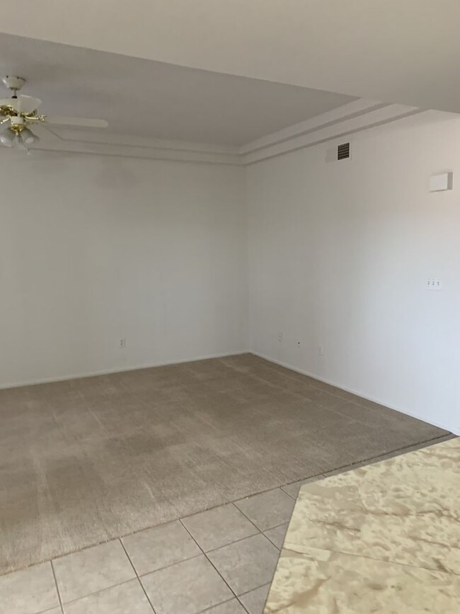 Building Photo - Wonderful lower level 2 bedroom, 2 bathroo...