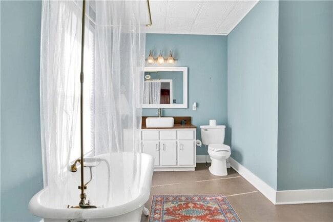 Building Photo - 112 Espejo St