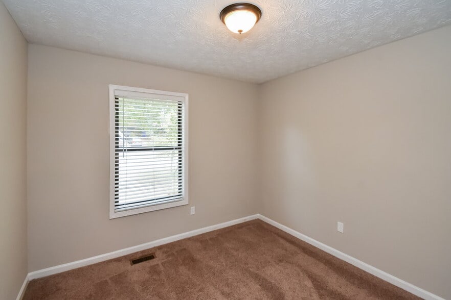 Building Photo - 4173 Woodcrest Dr