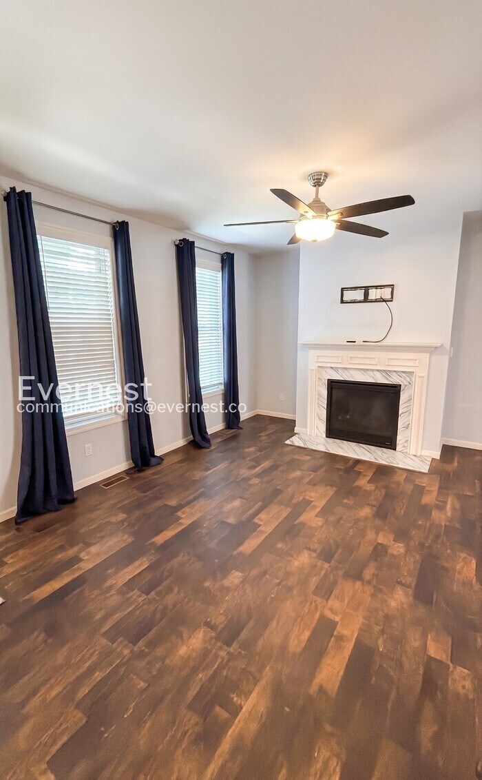 Building Photo - 6013 New Town Dr