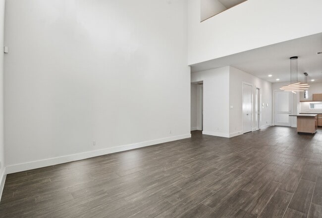 Building Photo - 5519 Paraiso Pl