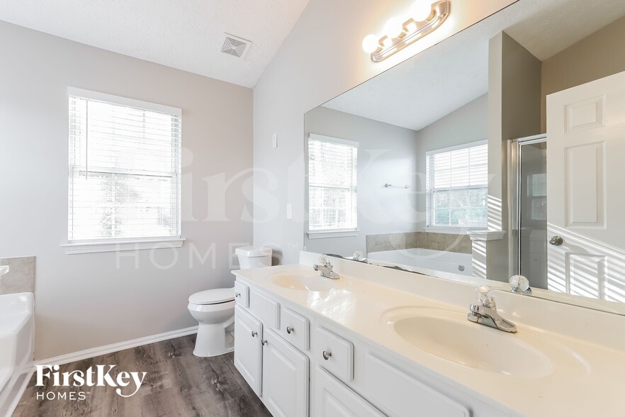 Building Photo - 5321 Regency Lake Ct