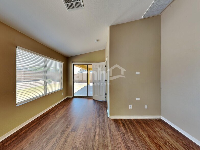 Building Photo - 2653 W Sunset Way