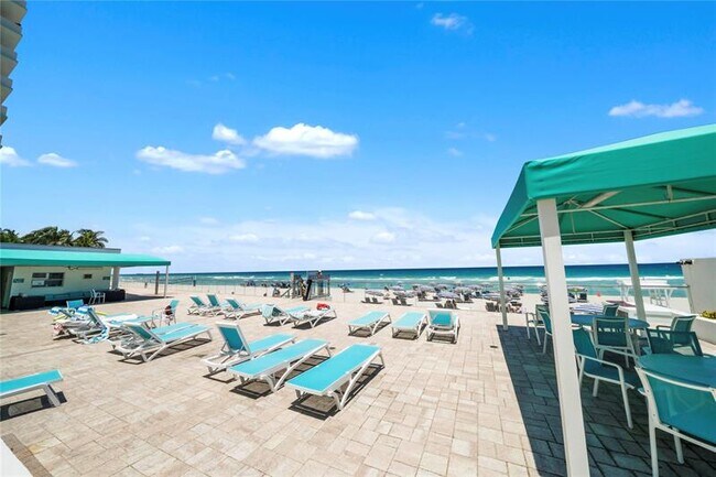 Building Photo - 3725 S Ocean Dr