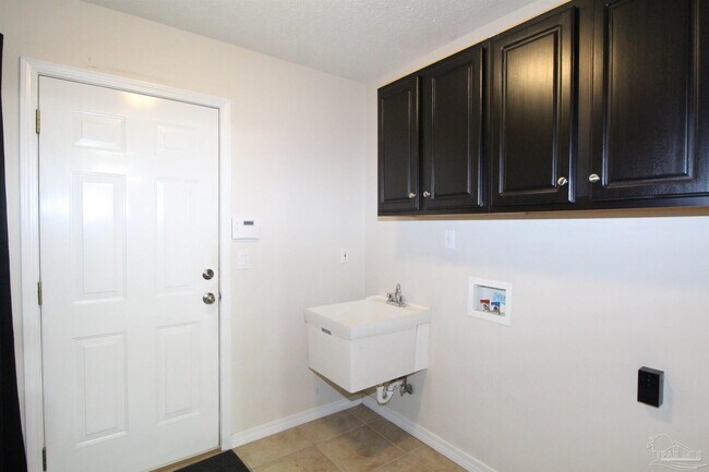 Building Photo - 4150 Oak Pointe Dr