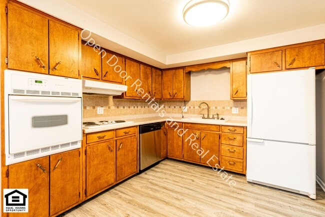 Building Photo - 6305 Salge Dr