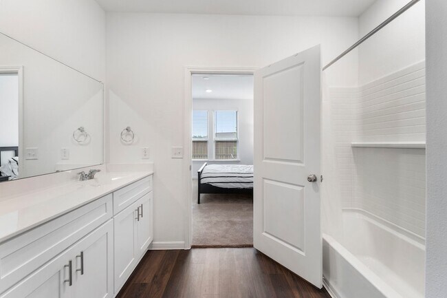 Building Photo - 14483 Cedar Ledge Ln